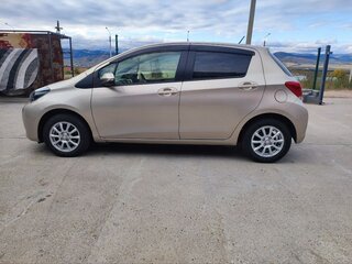 2014 Toyota Vitz III (XP130) Рестайлинг, коричневый, 1050000 рублей, вид 3