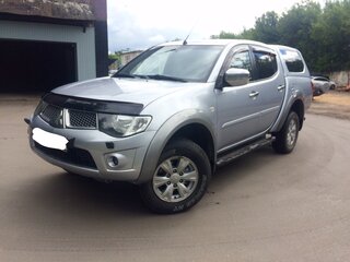 2011 Mitsubishi L200 IV, серебристый, 1050000 рублей, вид 1