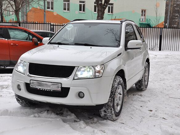 2011 Suzuki Grand Vitara II Рестайлинг, белый - вид 1