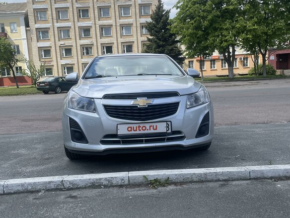 2013 Chevrolet Cruze I Рестайлинг, серебристый, 840000 рублей - вид 1