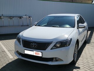 2013 Toyota Camry VII (XV50), белый, 1570000 рублей, вид 1