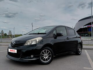 2012 Toyota Vitz III (XP130), чёрный, 800000 рублей, вид 1