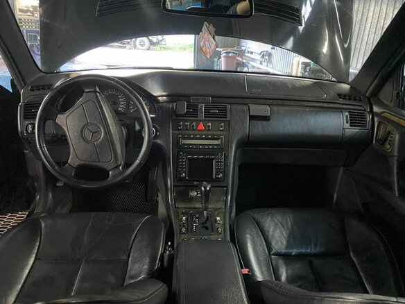 1998 Mercedes-Benz E-Класс 430 II (W210, S210), чёрный, 990000 рублей - вид 4