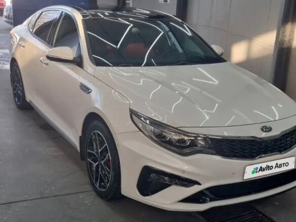 2018 Kia Optima IV Рестайлинг, белый, 2400000 рублей - вид 1