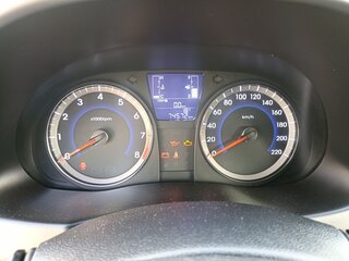 2015 Hyundai Solaris I Рестайлинг, серебристый, 1250000 рублей, вид 3