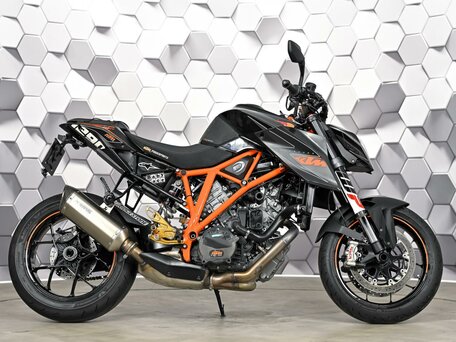 2016 KTM 1290 Super Duke R, чёрный, 927000 рублей, вид 3