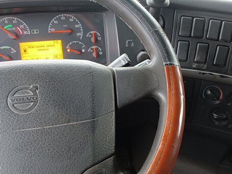 2002 Volvo FH, белый, 2950000 рублей, вид 4