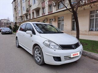 2011 Nissan Tiida I Рестайлинг, белый, 680000 рублей, вид 2