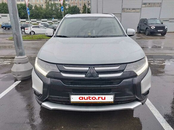 2018 Mitsubishi Outlander III Рестайлинг 2, белый, 1850000 рублей - вид 2