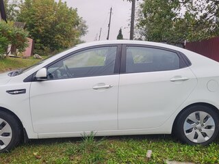 2017 Kia Rio III Рестайлинг, белый, 1000000 рублей, вид 3