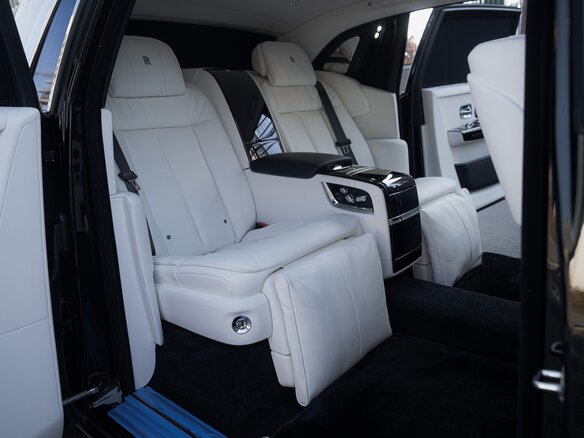 2026 Rolls-Royce Phantom Extended VIII Рестайлинг (Series II), чёрный, 86000000 рублей - вид 31