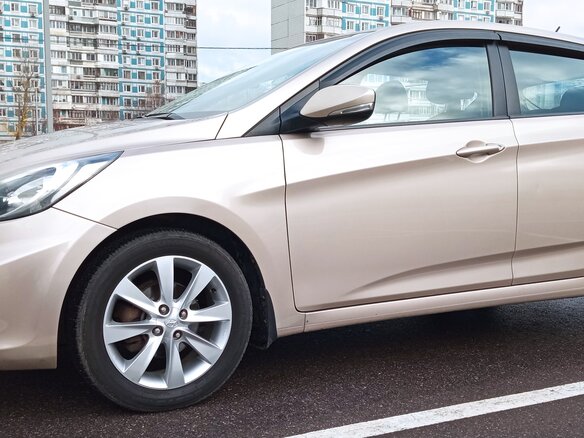 2013 Hyundai Solaris I, бежевый, 735000 рублей - вид 5