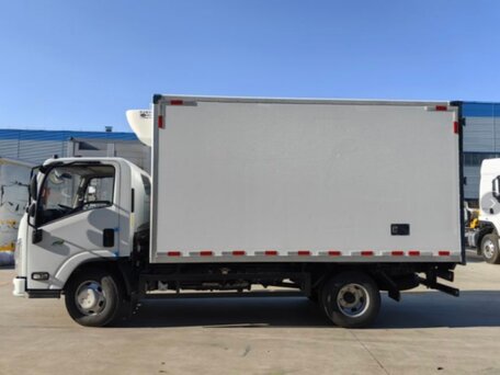 2024 Isuzu Elf (N-series), белый, 3600000 рублей, вид 2