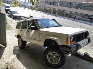 2000 Jeep Cherokee II (XJ) Рестайлинг, белый, 1600010 рублей, вид 1