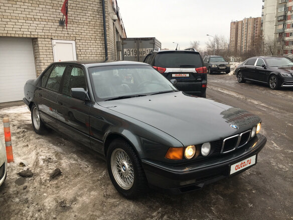 1990 BMW 7 серии 750i II (E32), серый - вид 9
