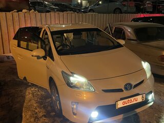 2012 Toyota Prius III Рестайлинг (XW30), белый, 950000 рублей, вид 3