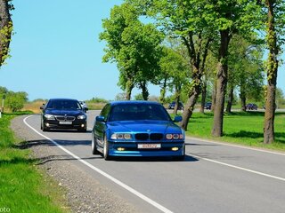 1996 BMW 7 серии 735i III (E38), голубой, 2000000 рублей, вид 3