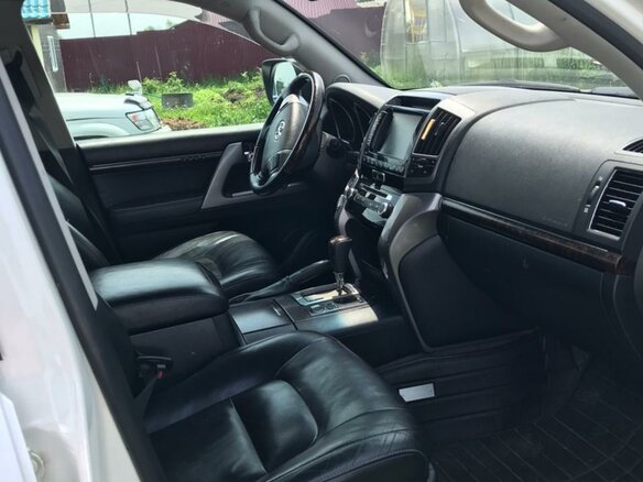 2013 Toyota Land Cruiser 200 Series Рестайлинг 1, белый, 5900000 рублей - вид 6