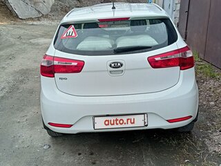 2014 Kia Rio 6-speed III, белый, 850000 рублей, вид 5