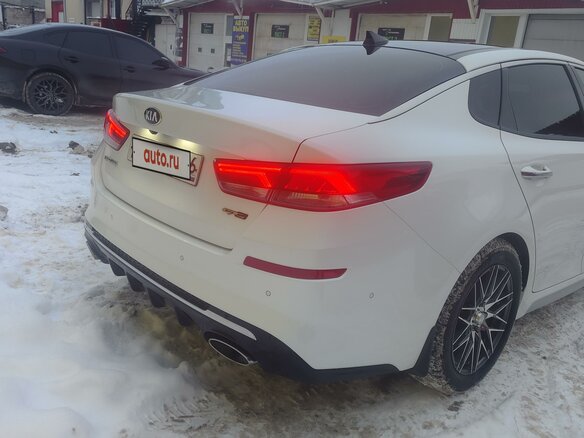 2019 Kia Optima IV Рестайлинг, белый, 2700000 рублей - вид 3