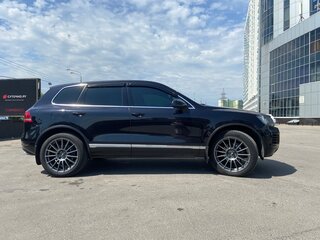 2010 Volkswagen Touareg II, чёрный, 1681000 рублей, вид 2