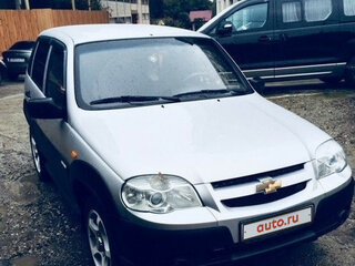 2009 Chevrolet Niva I Рестайлинг, серебристый, 600000 рублей, вид 1