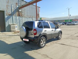 2012 Chevrolet Niva I Рестайлинг, серебристый, 415000 рублей, вид 3