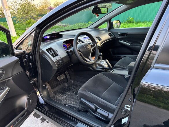 2010 Honda Civic VIII Рестайлинг, чёрный, 965000 рублей - вид 9