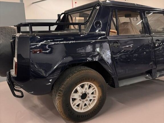 1990 Lamborghini LM002, чёрный - вид 11