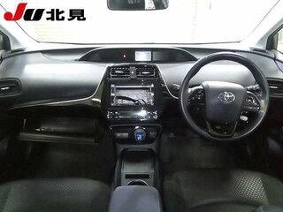 2021 Toyota Prius IV Рестайлинг (XW50), серебристый, 1744879 рублей, вид 3