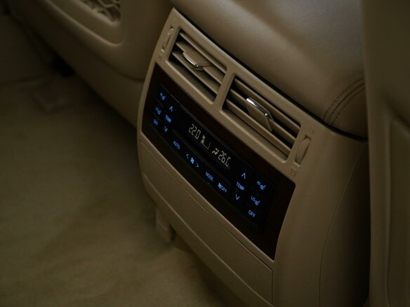 2016 Toyota Land Cruiser 200 Series Рестайлинг 2, чёрный, 5759444 рублей - вид 24