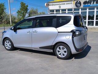 2019 Toyota Sienta II Рестайлинг, серебристый, 1720000 рублей, вид 3