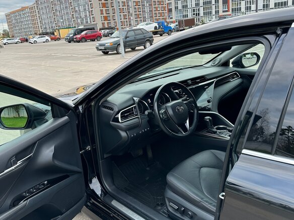 2021 Toyota Camry VIII (XV70), чёрный, 3550000 рублей - вид 15
