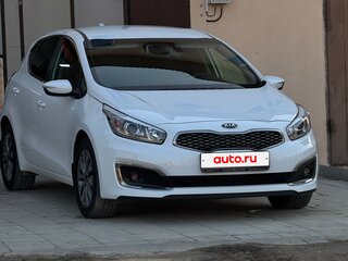 2017 Kia Ceed II Рестайлинг, белый, 1400000 рублей, вид 1