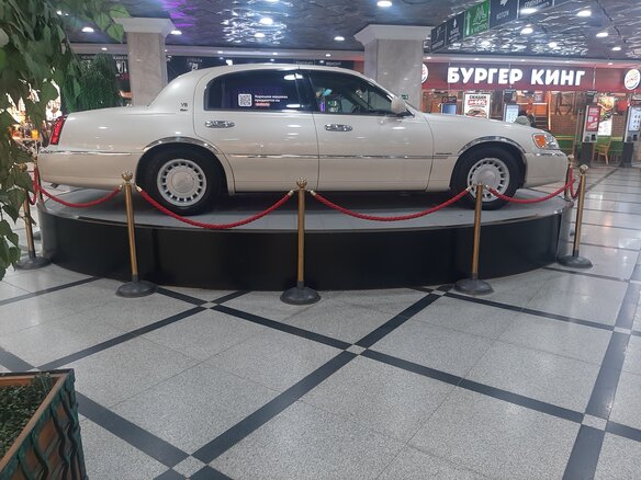 1999 Lincoln Town Car III, бежевый, 3000000 рублей - вид 19