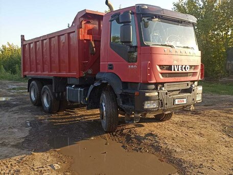 2011 Iveco Trakker, красный, 3800000 рублей, вид 1