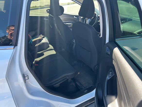 2018 Ford Kuga II Рестайлинг, белый, 1500000 рублей - вид 9