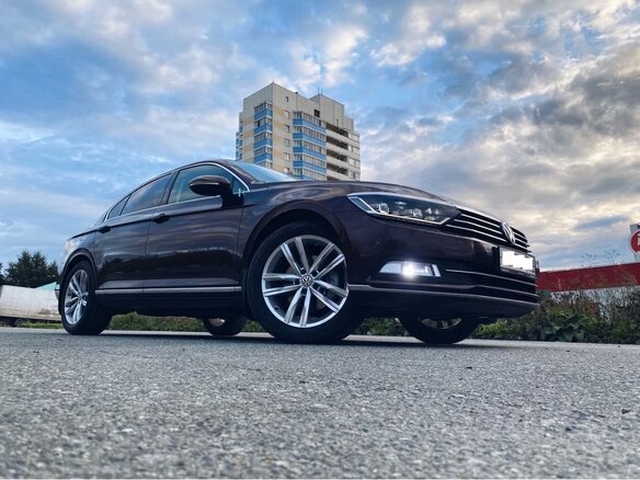 2016 Volkswagen Passat B8, пурпурный, 1850000 рублей - вид 3