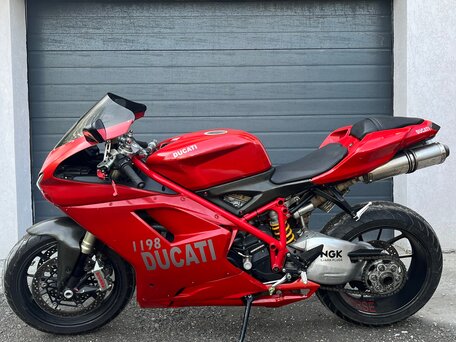 2011 Ducati 1198, красный, 550000 рублей, вид 4