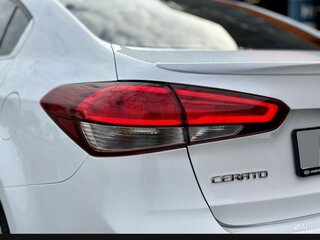 2017 Kia Cerato III Рестайлинг (Classic), белый, 1350000 рублей, вид 5