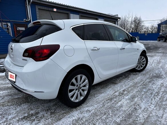 2012 Opel Astra J Рестайлинг, белый, 909999 рублей - вид 5