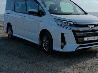 2019 Toyota Noah III (R80) Рестайлинг, белый, 2655000 рублей, вид 3