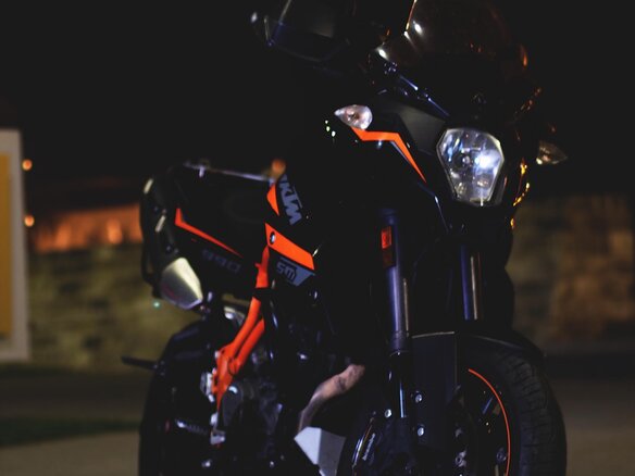 2013 KTM 990 SM, чёрный, 700000 рублей - вид 1