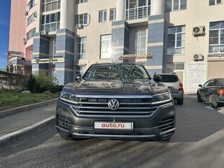 2018 Volkswagen Touareg III, серый, 3300000 рублей, вид 1