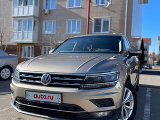 2017 Volkswagen Tiguan II, бежевый, 2950000 рублей, вид 1