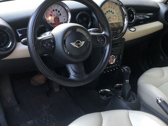 2011 Mini Hatch Cooper II (R56) Рестайлинг, коричневый, 2000000 рублей - вид 3