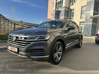 2018 Volkswagen Touareg III, серый, 3300000 рублей, вид 4