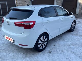 2014 Kia Rio 6-speed III, белый, 1250000 рублей, вид 2