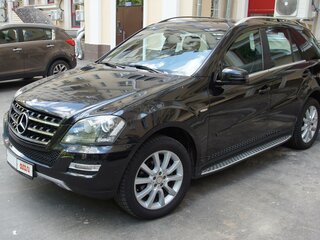 2010 Mercedes-Benz M-Класс 350 II (W164) Рестайлинг, чёрный, 4000000 рублей, вид 3