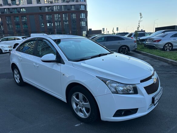 2012 Chevrolet Cruze I, белый, 740000 рублей - вид 4